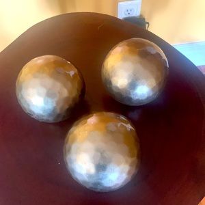 Ombré gold & silver decor balls
